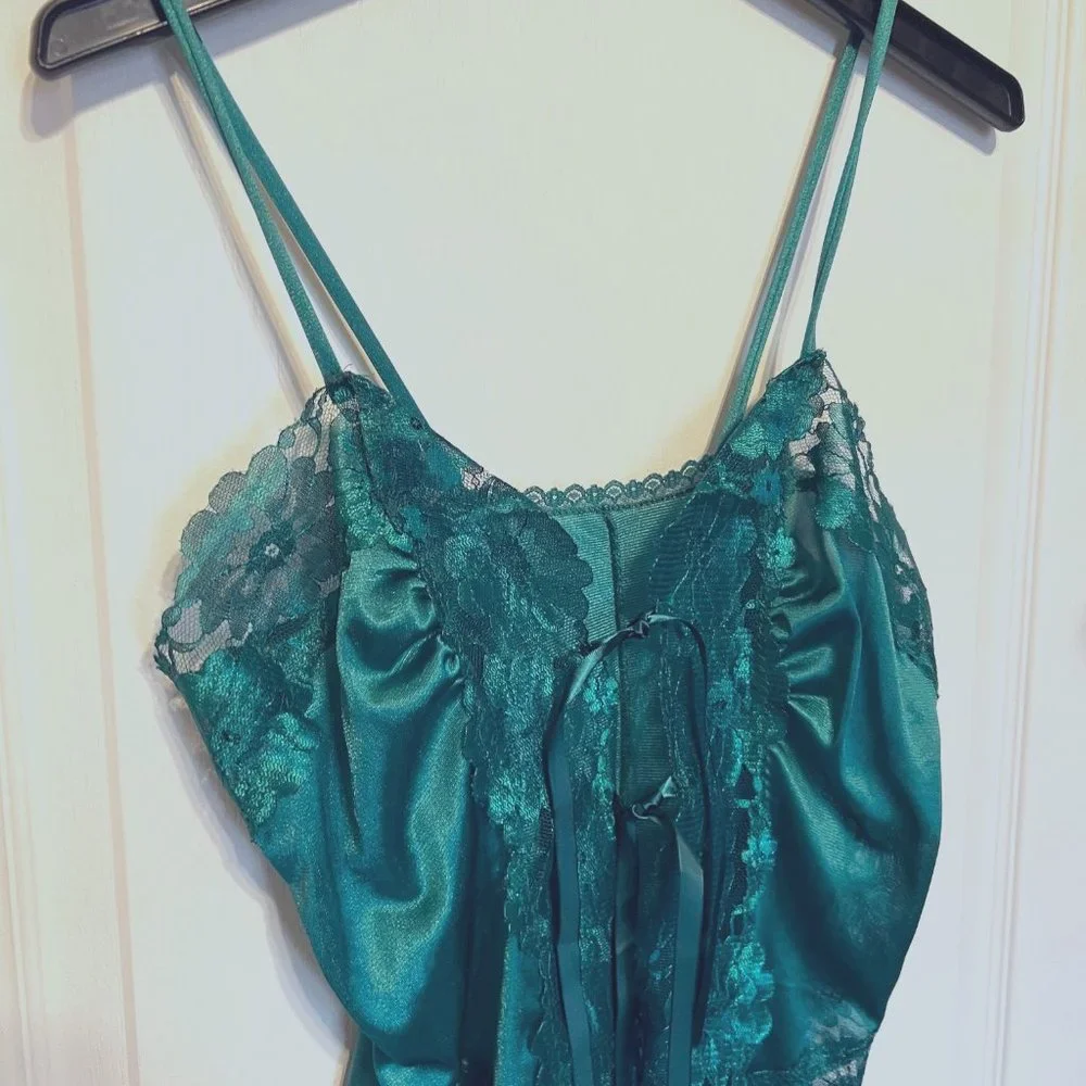 Green 2-Piece Lingerie Set-St. Patrick' Day Surprise-Size Medium-Lace-Sheer-Sexy - Picture 4 of 10